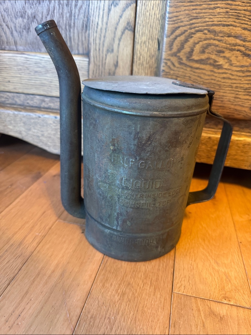 SwingSpout Measures Co Half Gallon antique vintage oil can, industrial, Patina